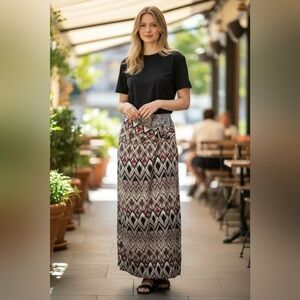 Robert Louis Geometric Patterned Maxi Skirt.    Y40